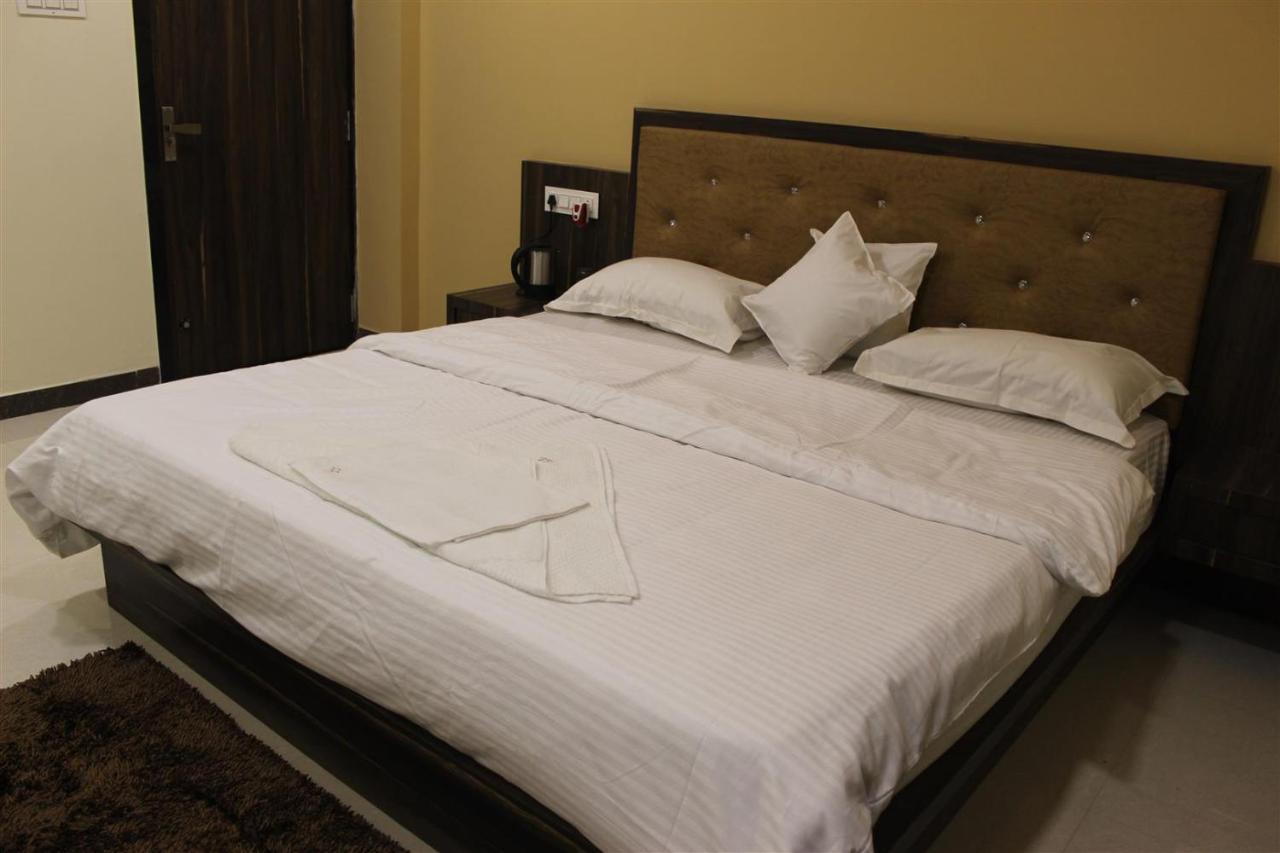 Hotel Shri Sharanam Maheshwar Kültér fotó