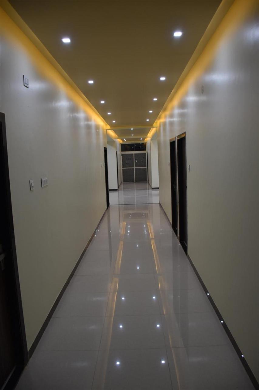 Hotel Shri Sharanam Maheshwar Kültér fotó