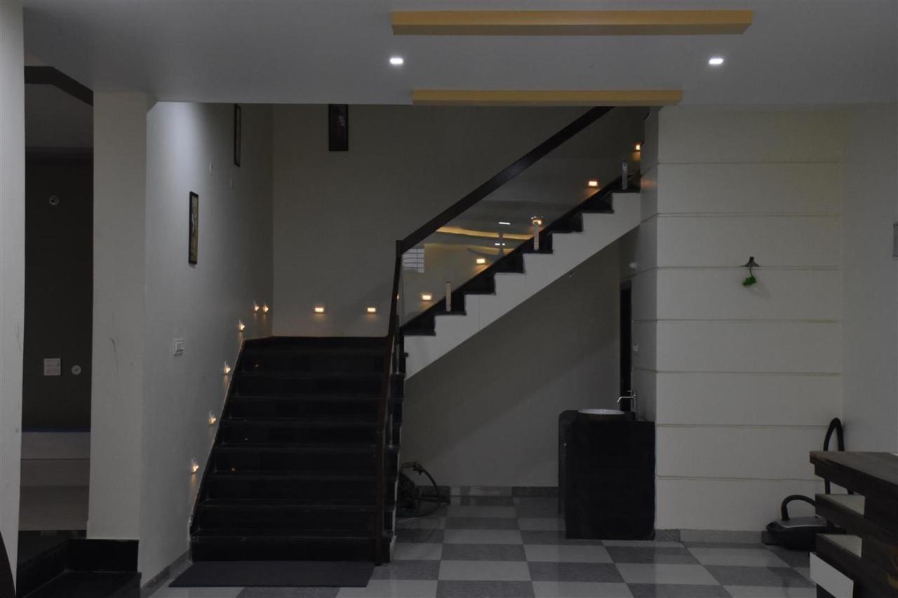Hotel Shri Sharanam Maheshwar Kültér fotó